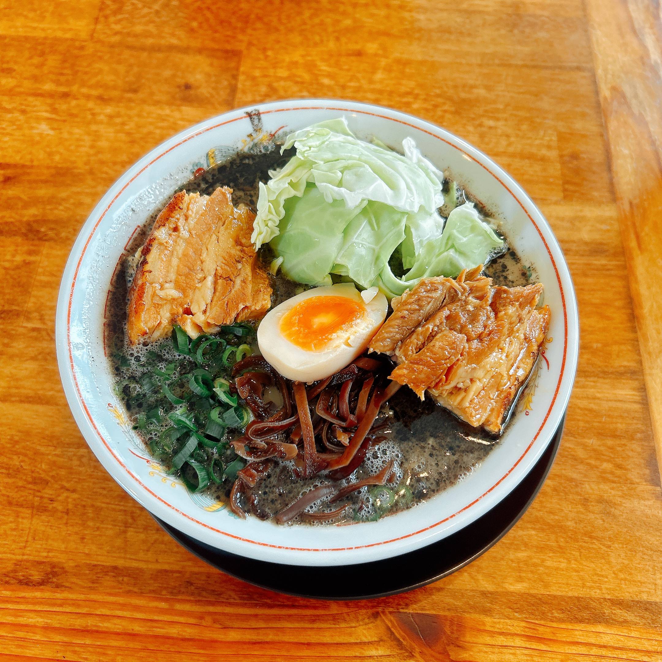 育元で熊本ラーメンを食す
